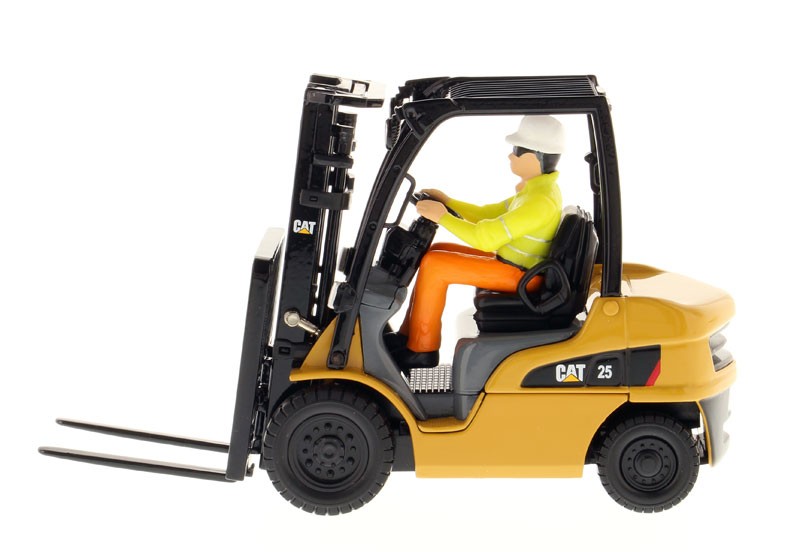 DIECAST MASTERS – CATERPILLAR 25 Elevator with Figure – 1/25 -…