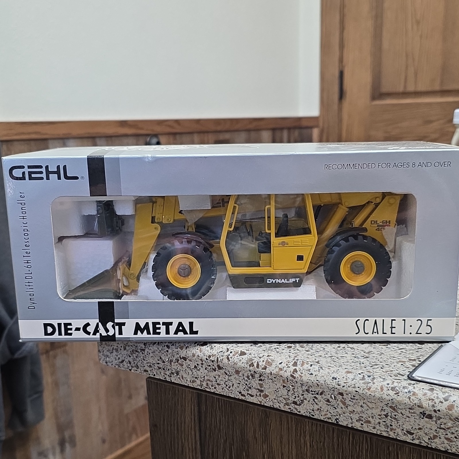 GEHL Dynalift DL-6H Telescopic Handler 1:25 Diecast, Bucket/Forks, 908412