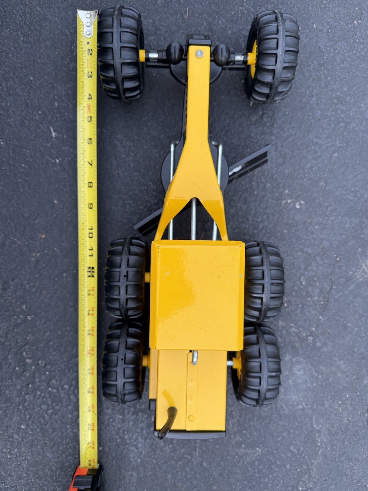 Tonka 952 Pressed Steel Yellow Road Grader Construction Vehicle