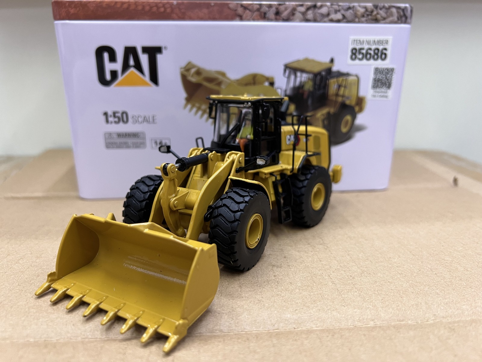 DM1:50 CAT 966 Wheel Loader Alloy Engineering Vehicle Model 85686