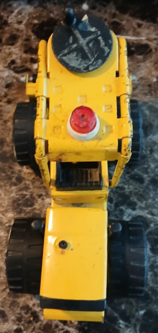 Tonka Forklift 52900 • XR-101 • Pressed Steel Metal Toy • 1970s. No Tags. 11.5″
