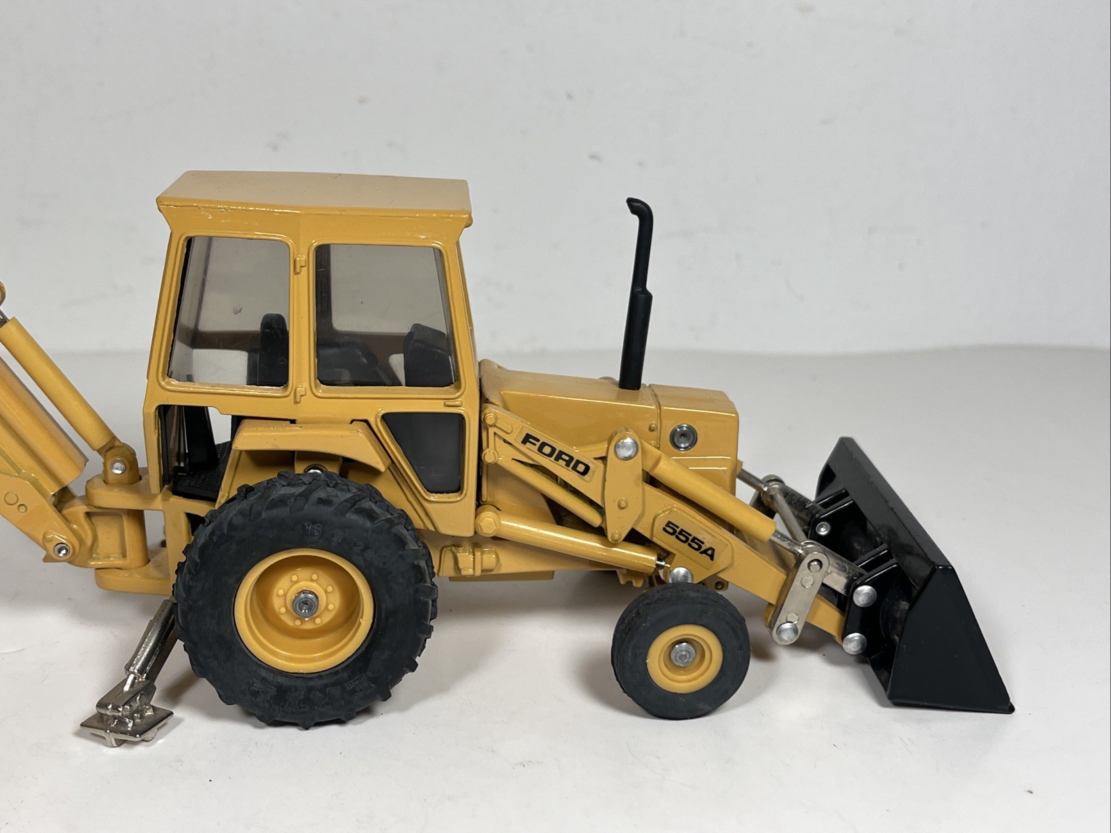 Ertl Ford 555A Backhoe Loader 1/32 Scale Diecast