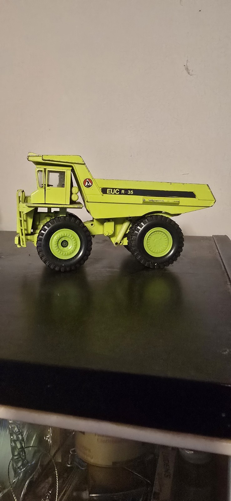 Ertl EUC R-35 1:50 Diecast Dump Truck Yellow Black Model