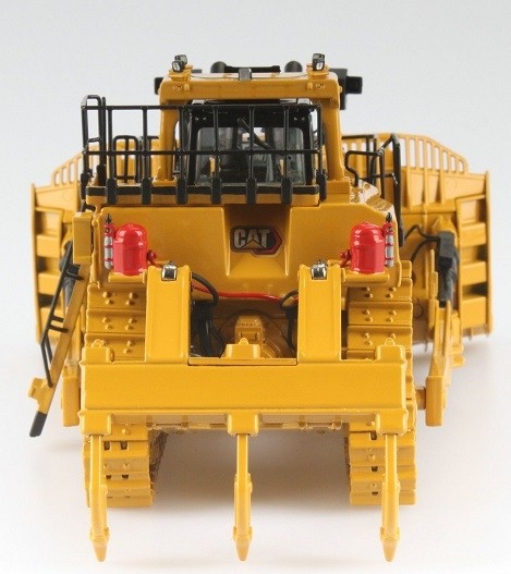 DIECAST MASTERS – Toro CATERPILLAR D11T with Driver – 1/50 – DCM85604