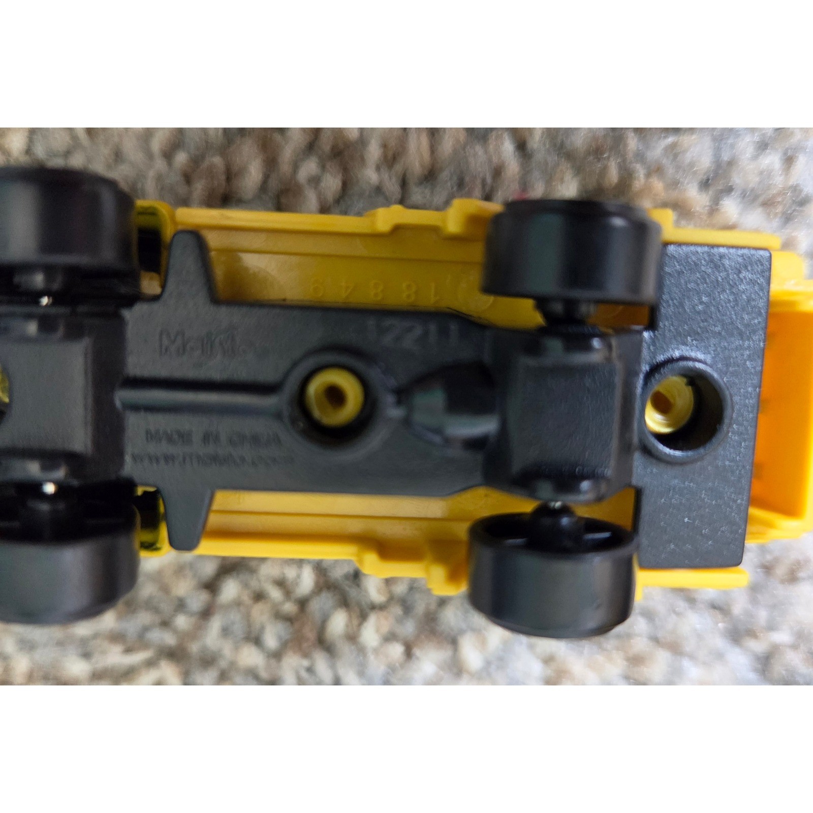 Maisto Construction Vehicle Set Yellow Street Roller 1709 and Dump Truck Diecast