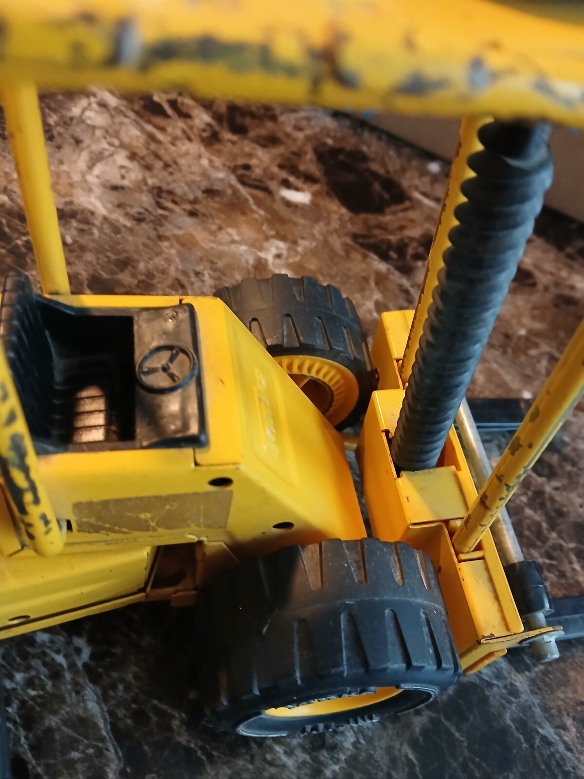 Tonka Forklift 52900 • XR-101 • Pressed Steel Metal Toy • 1970s. No Tags. 11.5″