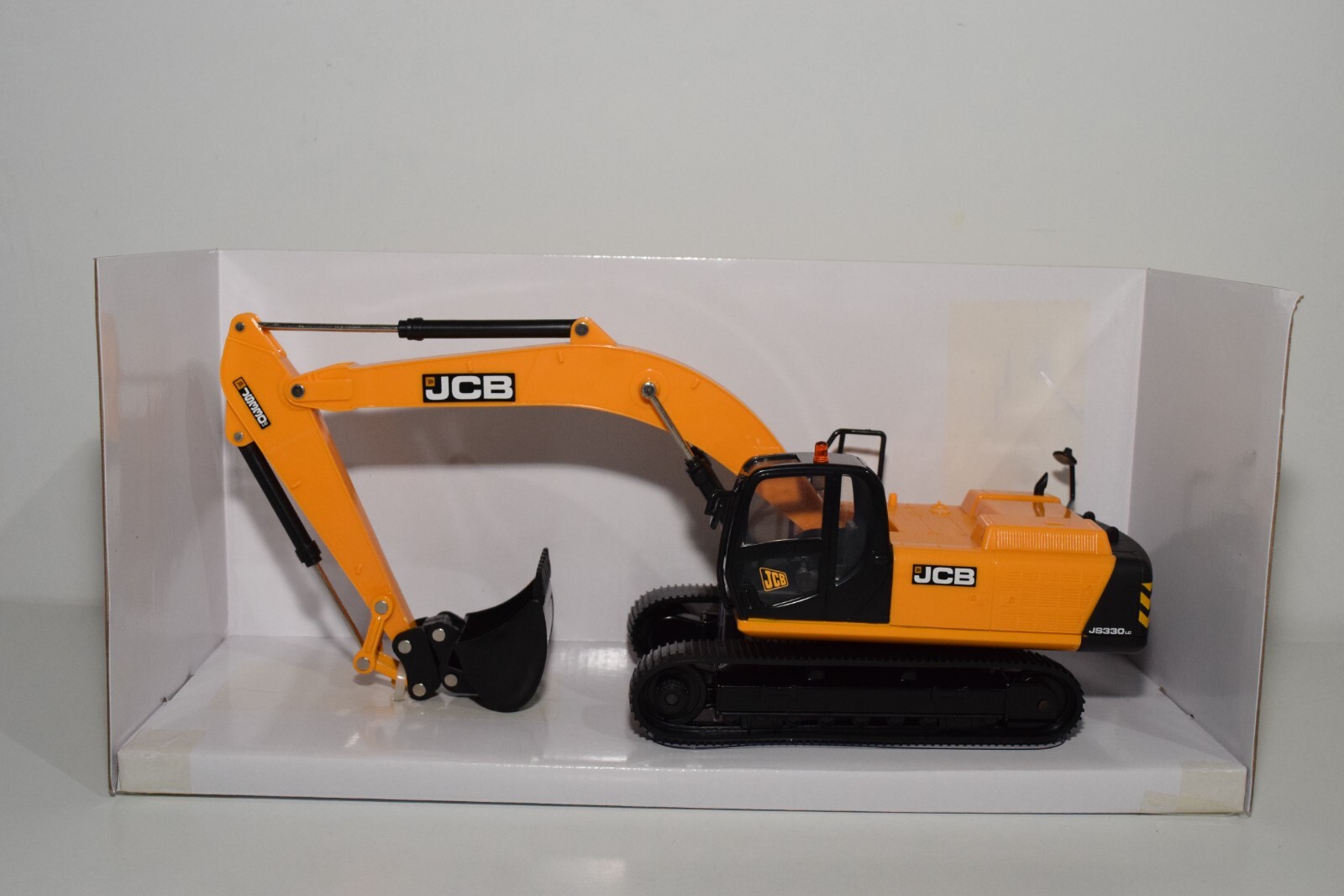 B4 1:32 BRITAINS JCB JS330 JS 330 TRACKED EXCAVATOR CRANE MIB VERY RARE!