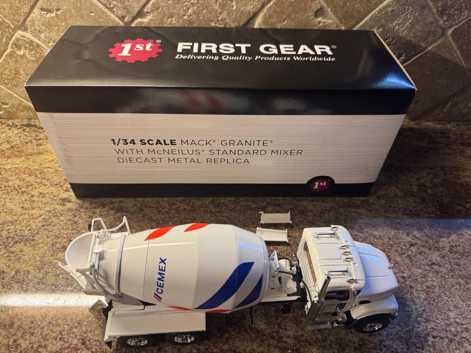 CEMEX NEW LOGO RARE – FIRST GEAR 1:34 MACK GRANITE MODEL CONCRETE MIXER TRUCK