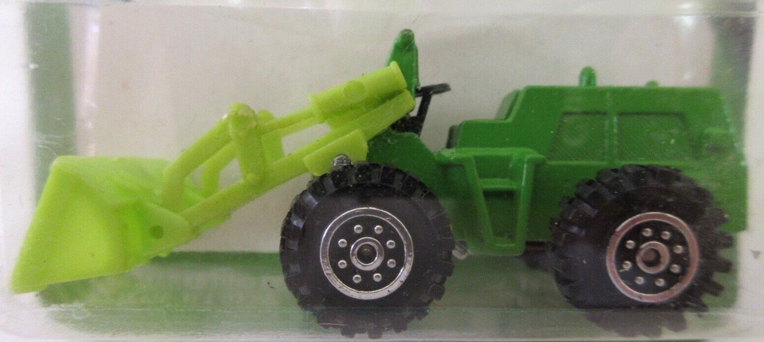 YATMING HONG KONG TRAFFIC STOPPERS TASK MASTERS TRACTOR SHOVEL, MINT ON CARD