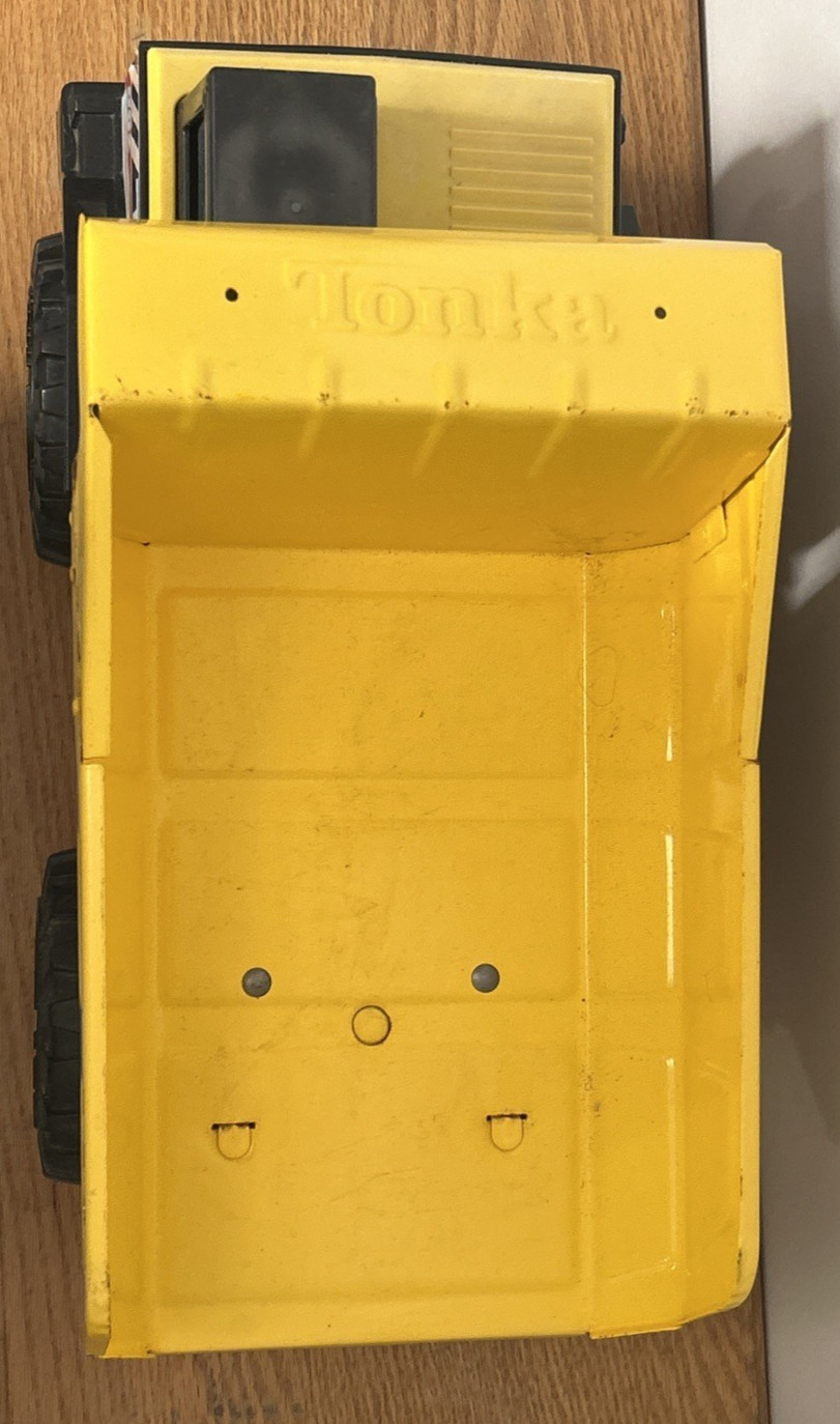 Tonka 952 Mighty Dump Truck Steel Bed Plastic Body 17x8x10 Great Gift for Kids!