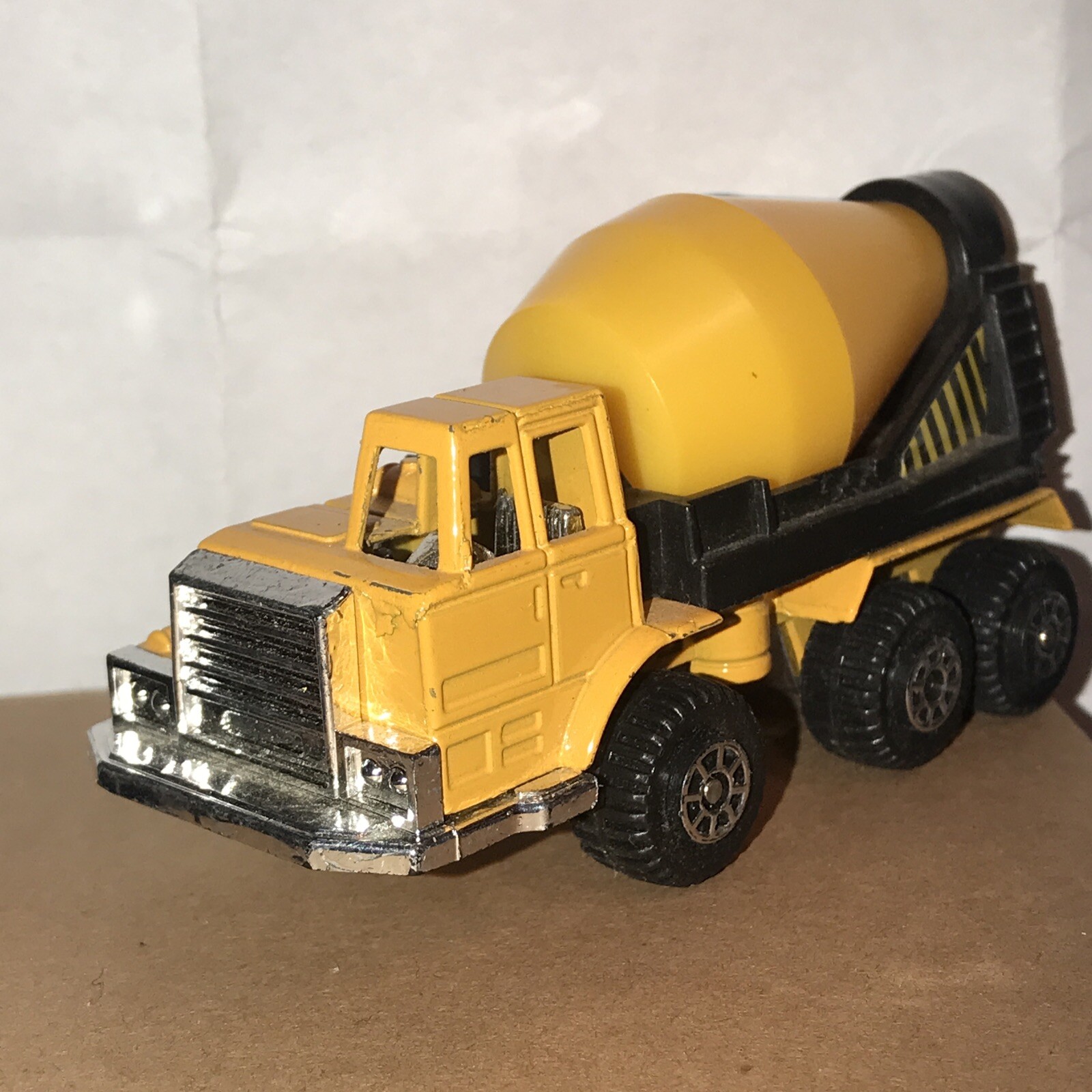 TOOTSIE TOY Construction Equipment Cement Mixer Truck Yellow 4″ Diecast