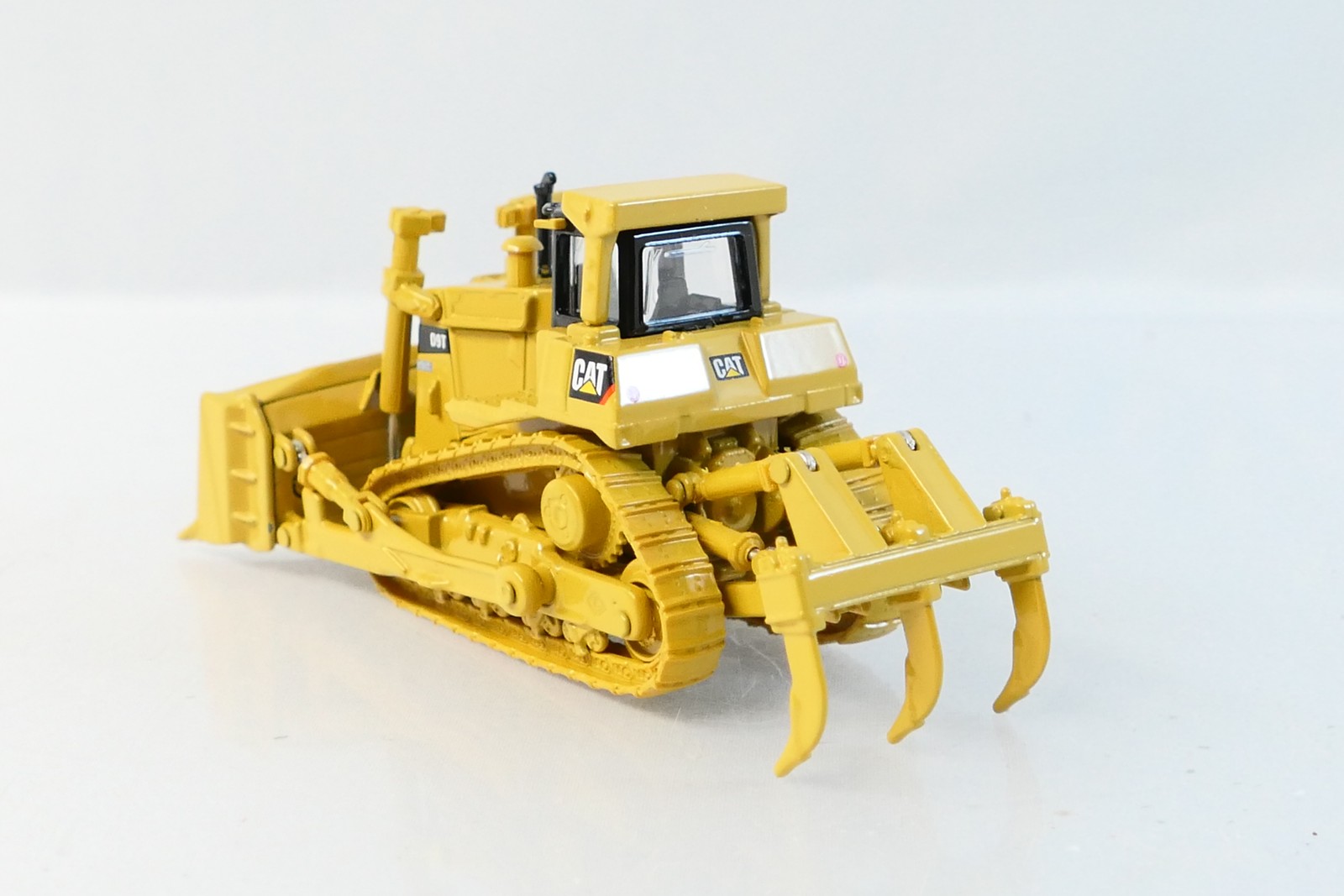 Norset 55209 HO Scale Vehicle D9T Cat Dozer