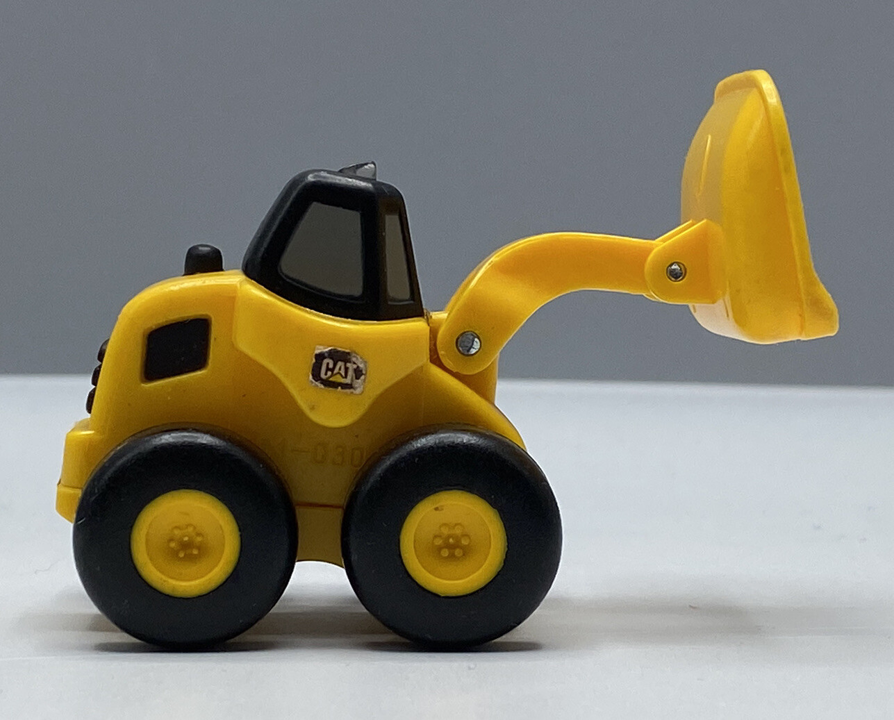 TOY STATE CAT TRACTOR LOADER WITH LIGHTS •