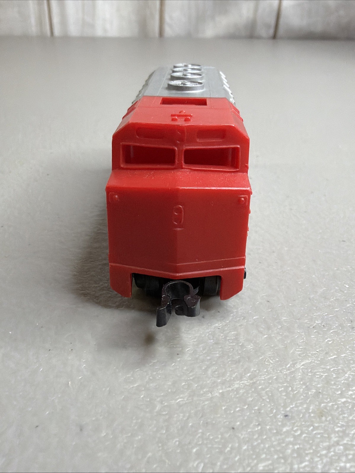 Hot Wheels Railroad Sto & Go Freight Yard Train Track 1983 Santa Fe Box Cars