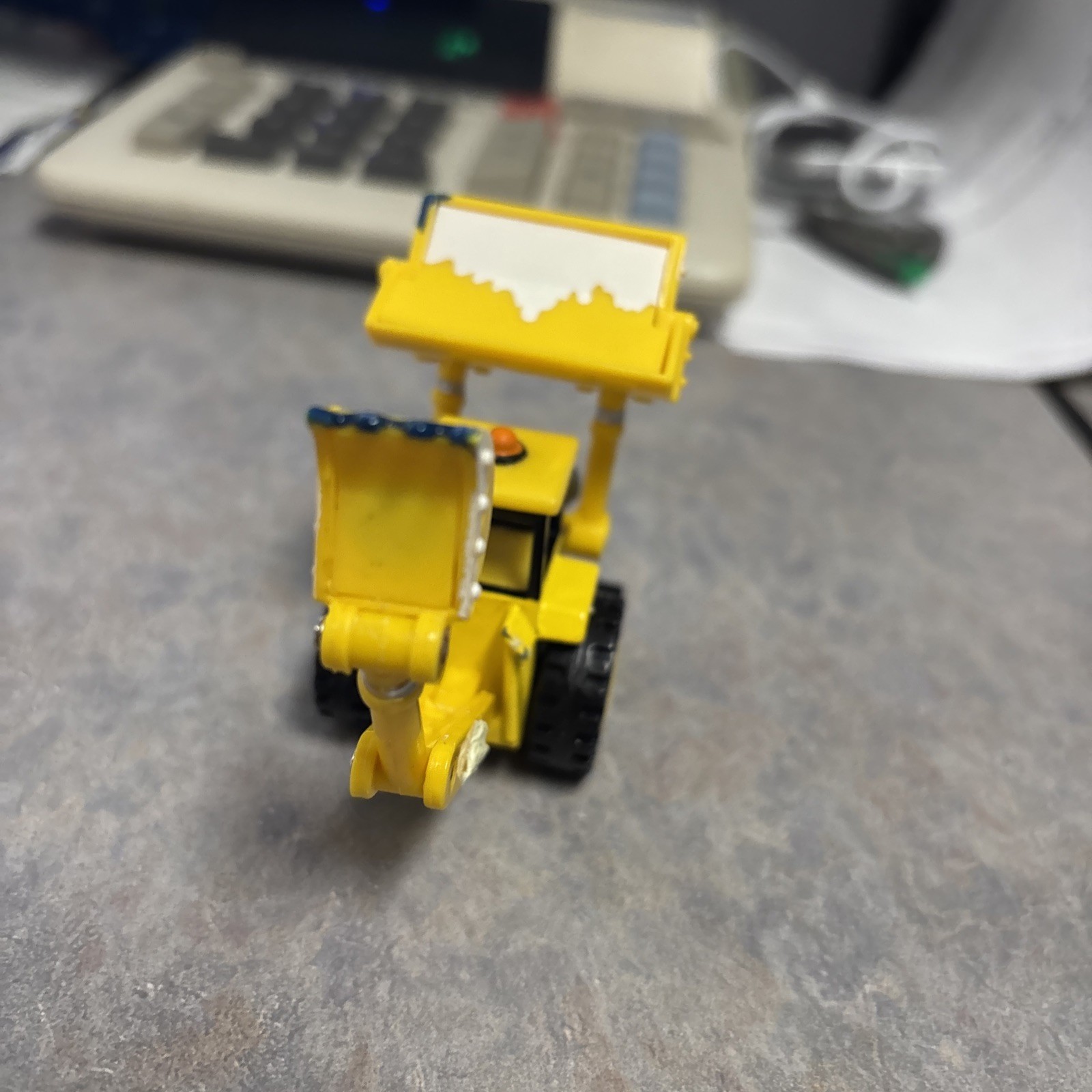 2004 Bob The Bulider Sheriff Scoop Snow Version Die Cast Loader Backhoe Rare