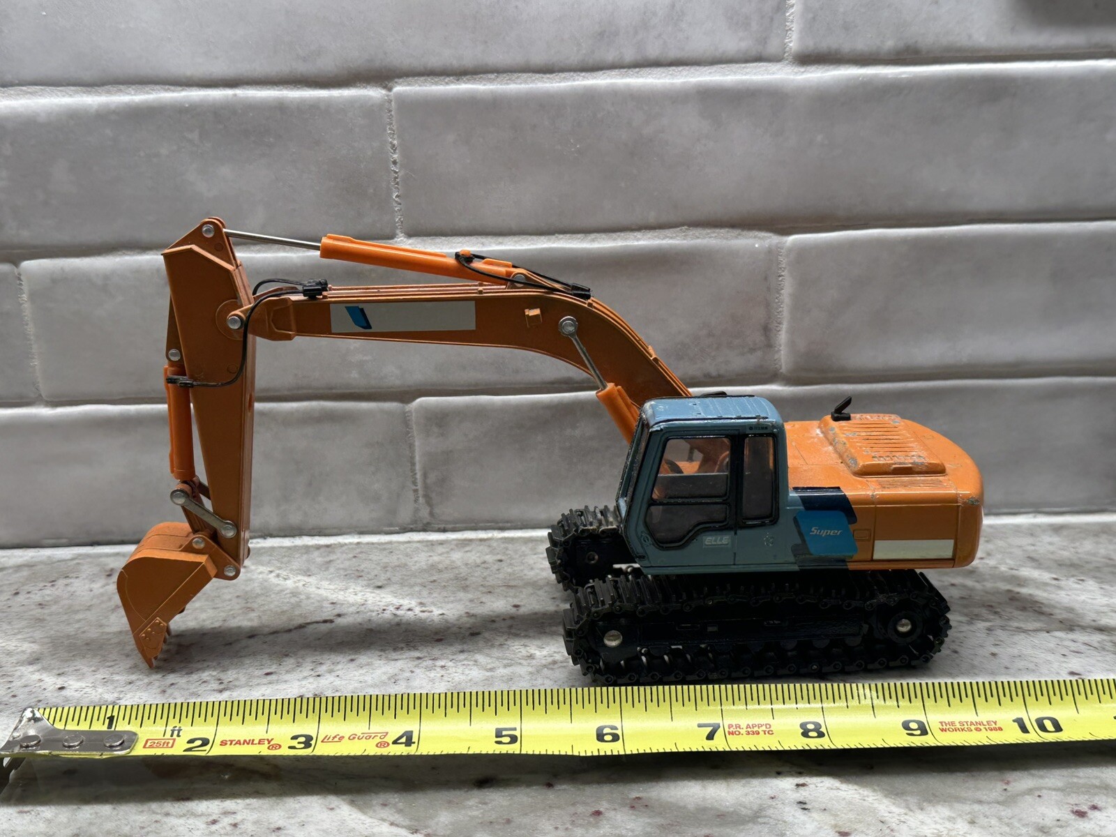 Vintage Novelty Hitachi Super EX200 Elle Excavator 1:40 Diecast Made In Japan