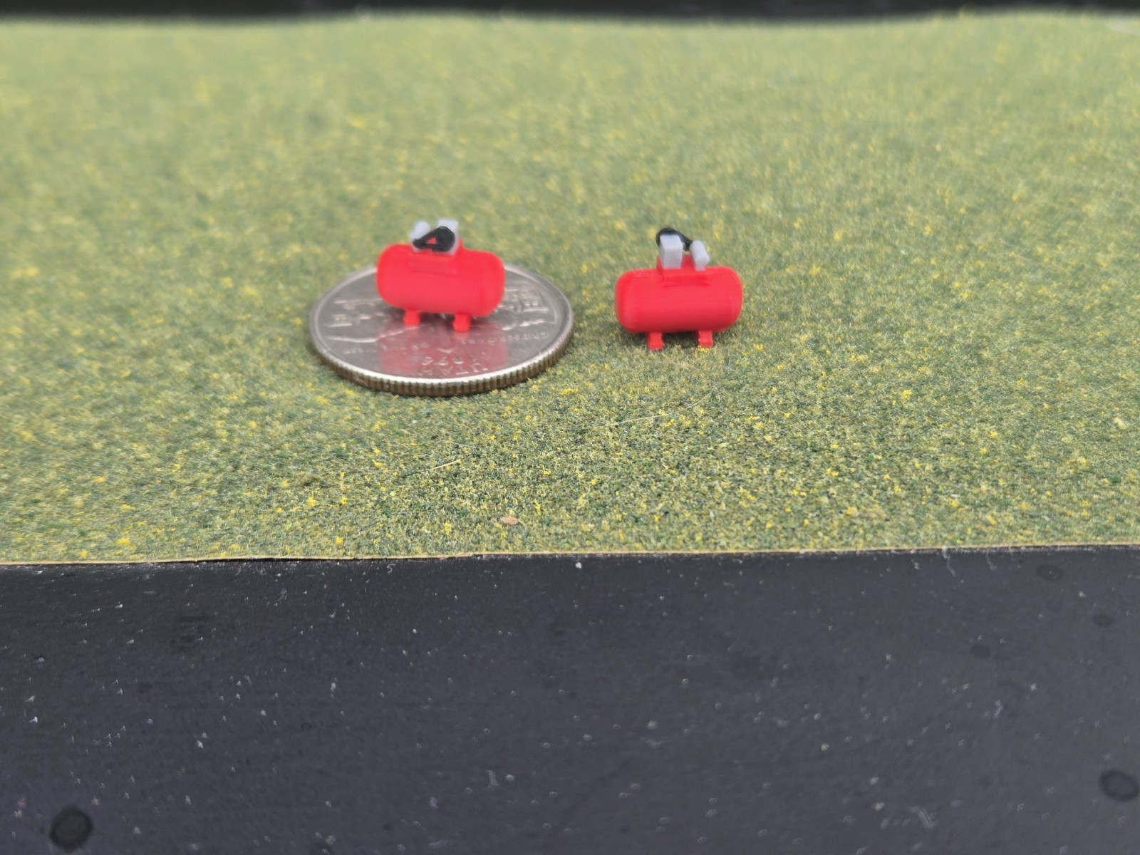 1/87 Scale Small Shop Compressor *2 Pack* in Red