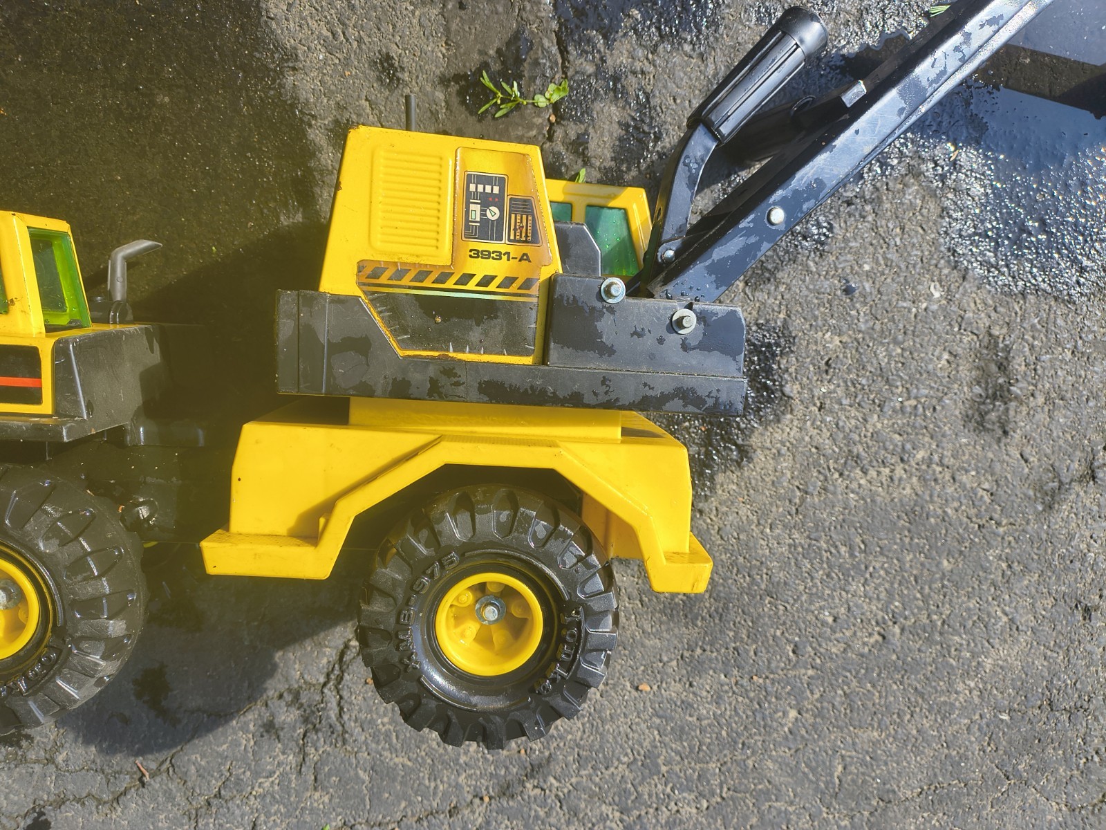 Tonka Mighty Diesel Excavator Backhoe Steel Truck Load 1210