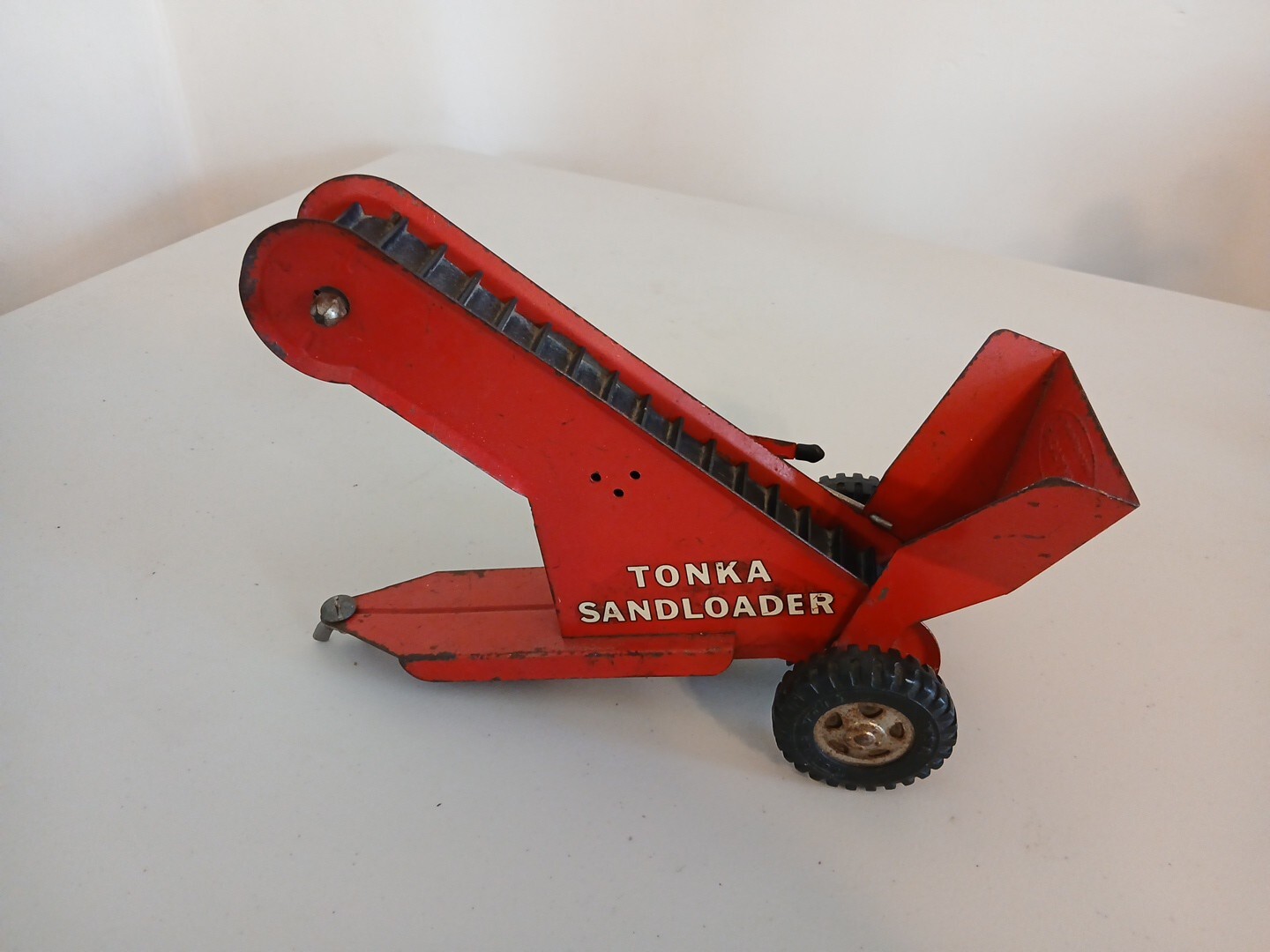 Vintage 1960’s Red Tonka Sandloader Metal With Rubber Conveyor