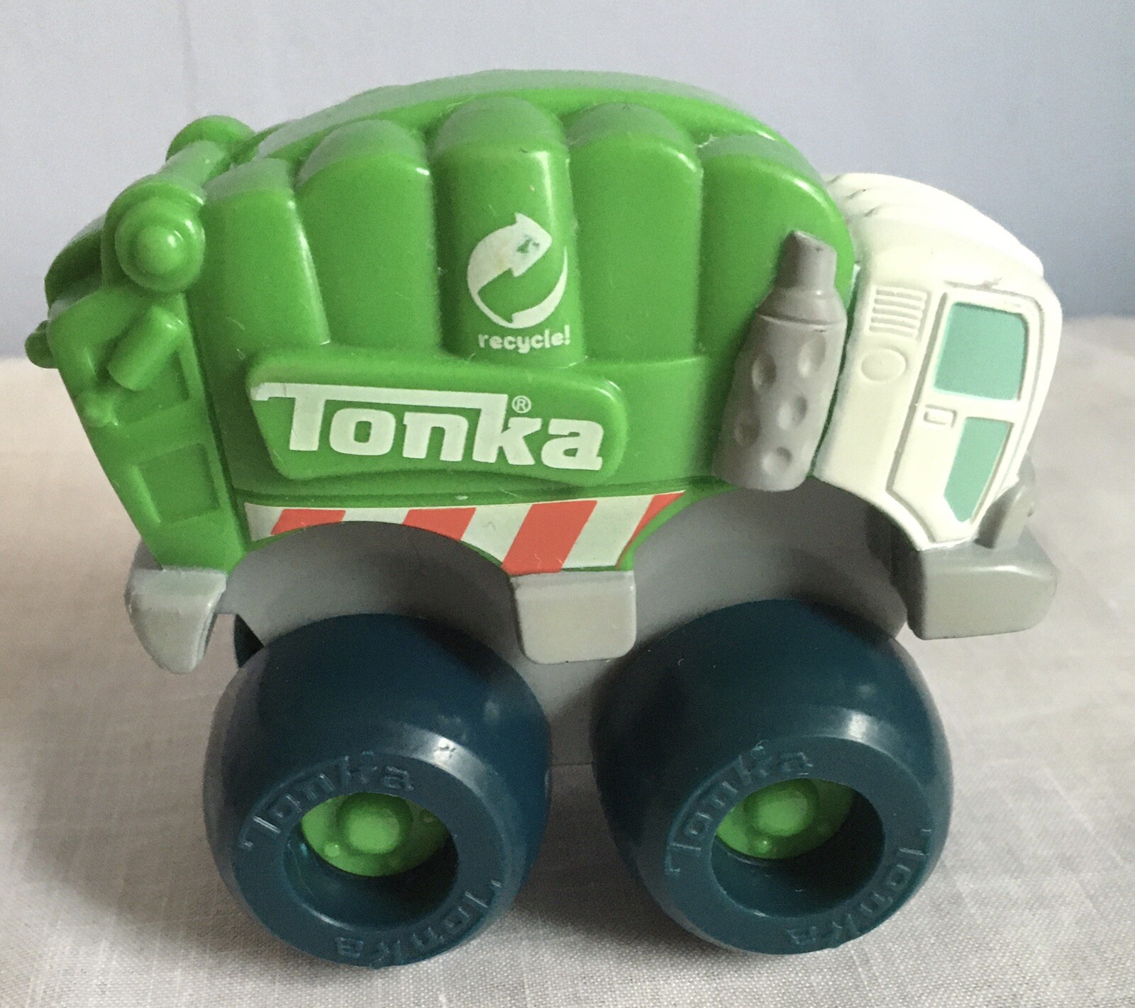 Set Tonka preschool toys, Dump truck, recycling truck, and fire truck