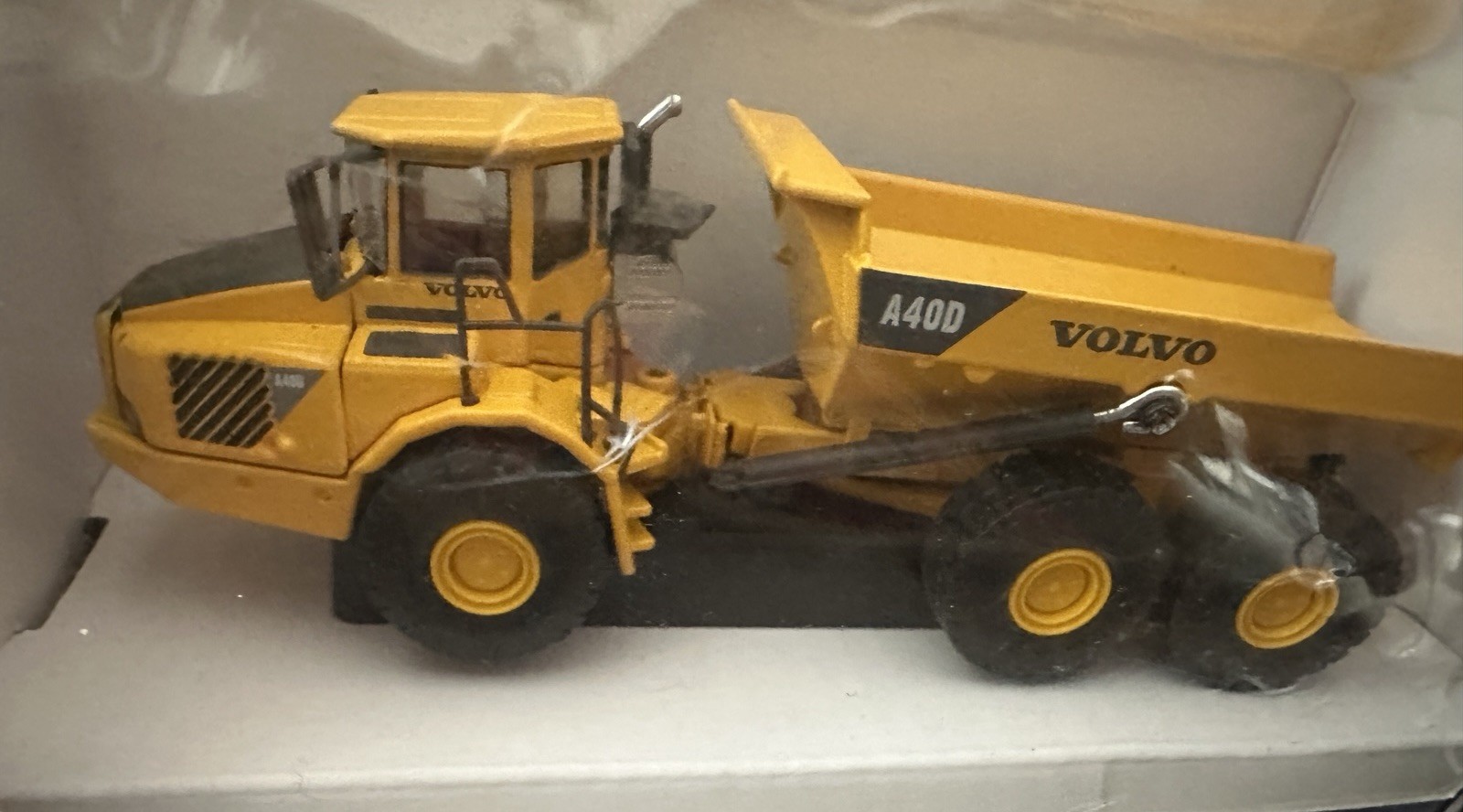Cararama 185-003 Volvo A40D Articulated Dump Truck-HO Scale 1/87 New Box Damage
