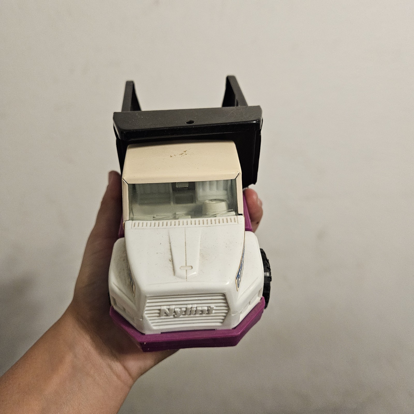 Nylint City Sand & Gravel 1:64 Dump Truck White Purple Black