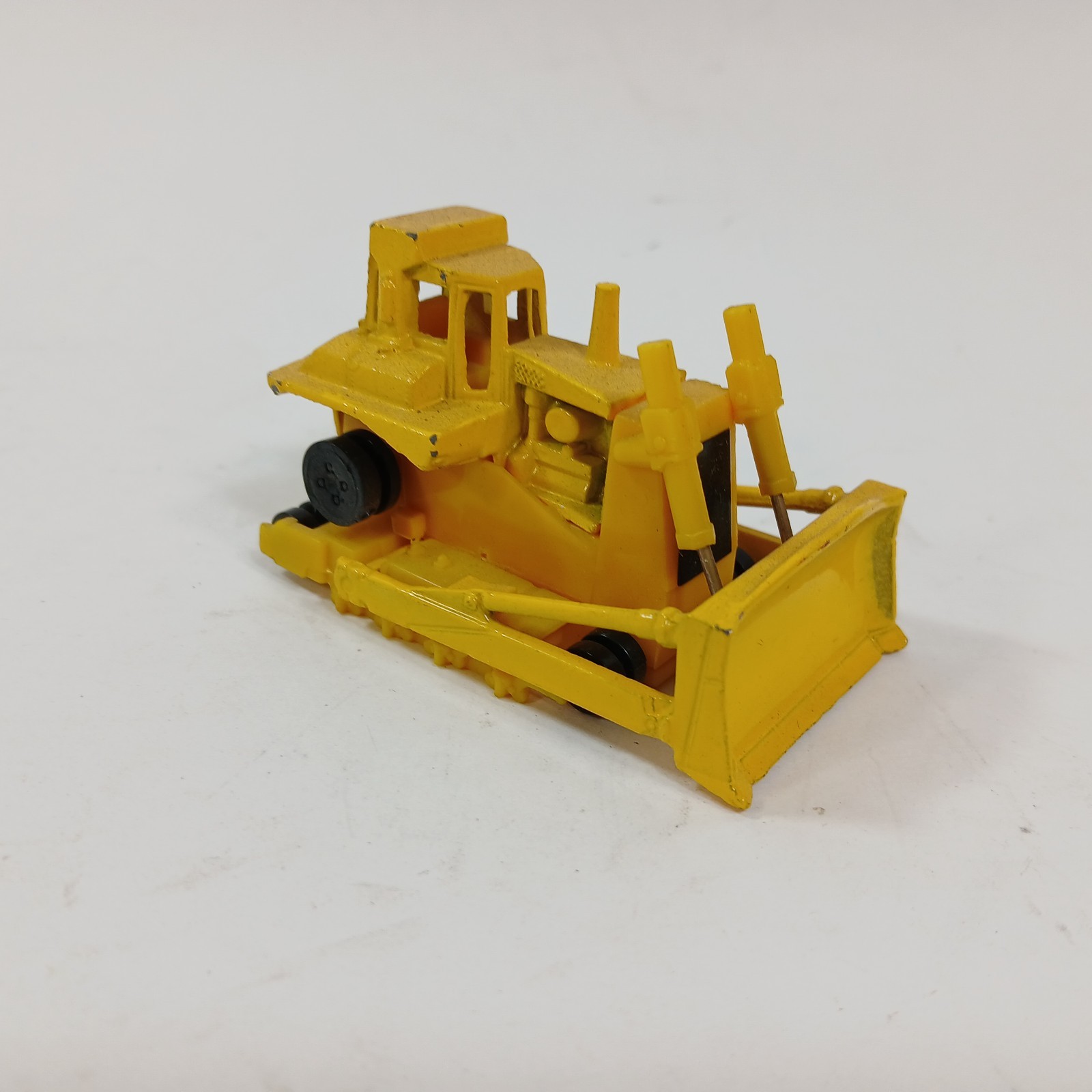 Vtg Hot Wheels CAT Yellow Bulldozer 1979 Malaysia Base Construction Vehicle