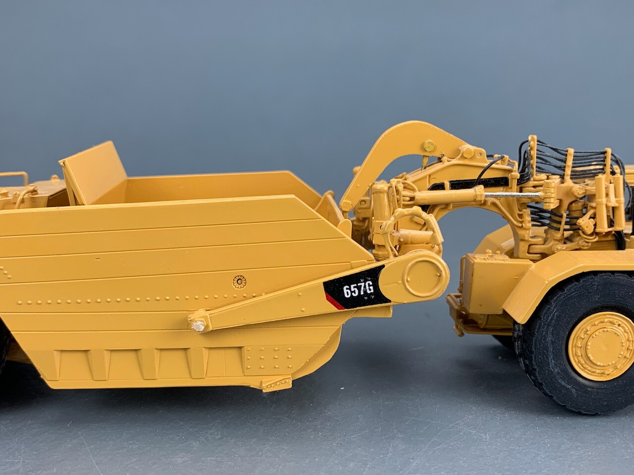 1:87 Classic Construction Models Brass Cat 657G Scraper Yellow HO2664 LZ