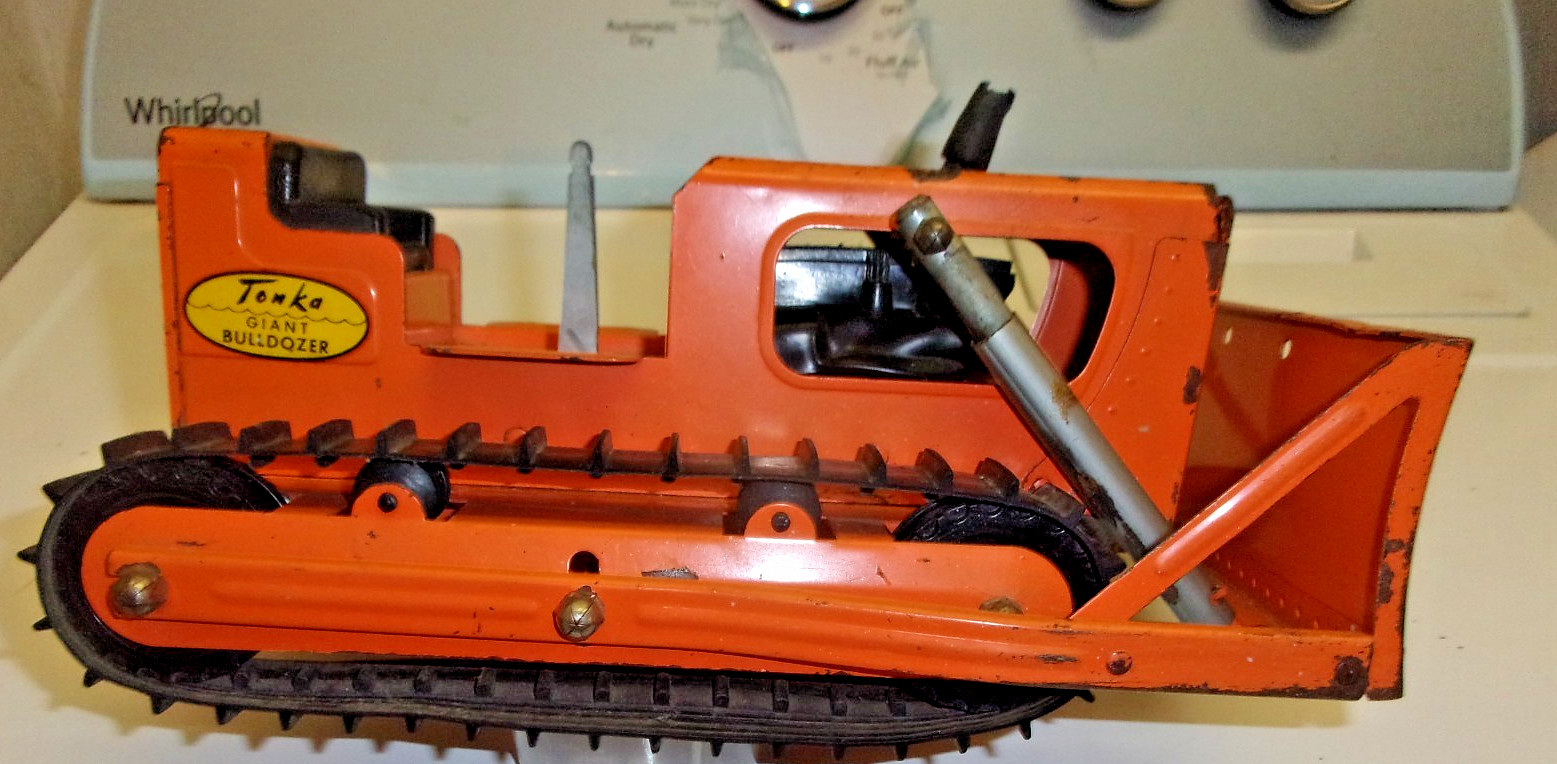 1950’S TONKA GIANT BULLDOZER MOUND MINN. U S A