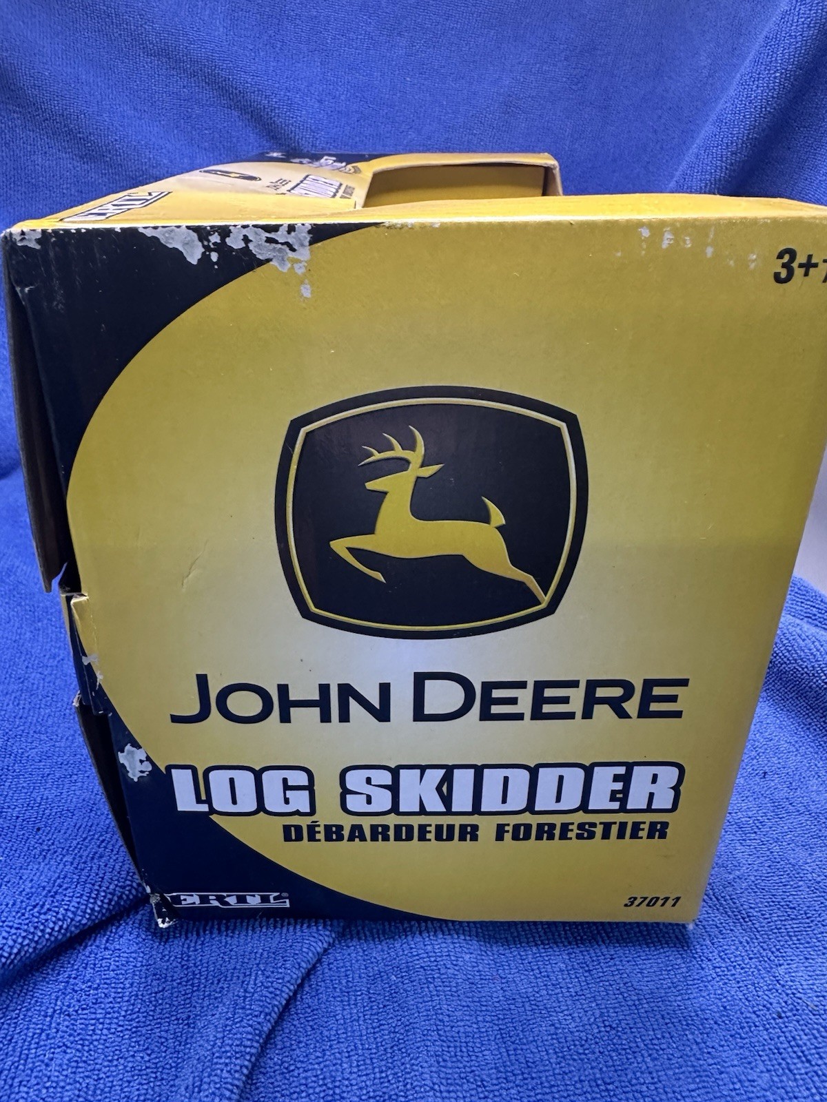 Ertl 1/32 John Deere Log Skidder yellow New In Box.