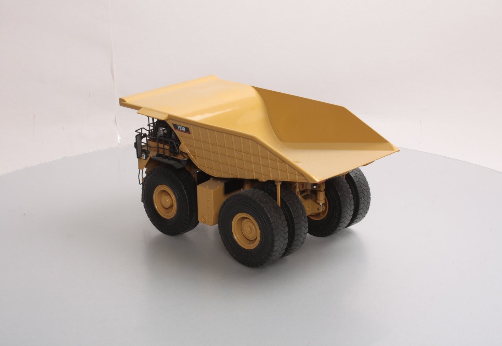 Norscot 55151 1:50 Scale Diecast Caterpillar 793D Off Highway Truck LN/Box
