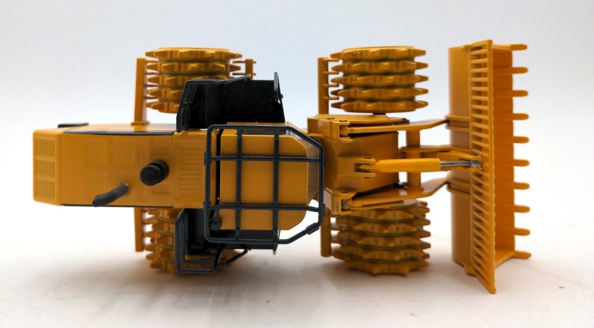 Conrad 2437 1:50 Scale WA-3 Series Komatsu Compactor WF 450-3/Box