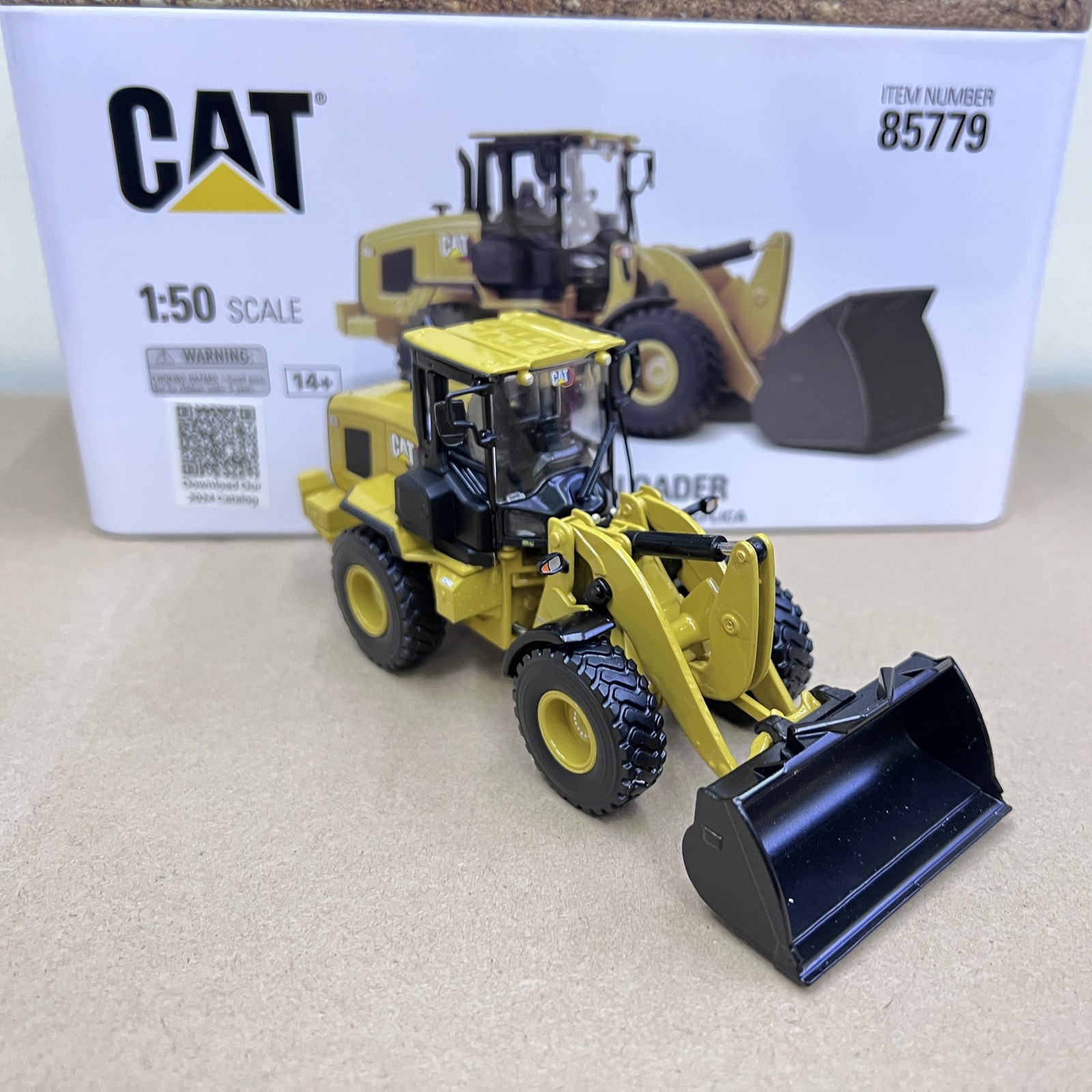 DM 1:50 CAT 930 Caterpillar Wheel Loader Alloy Engineering Forklift Model 85779