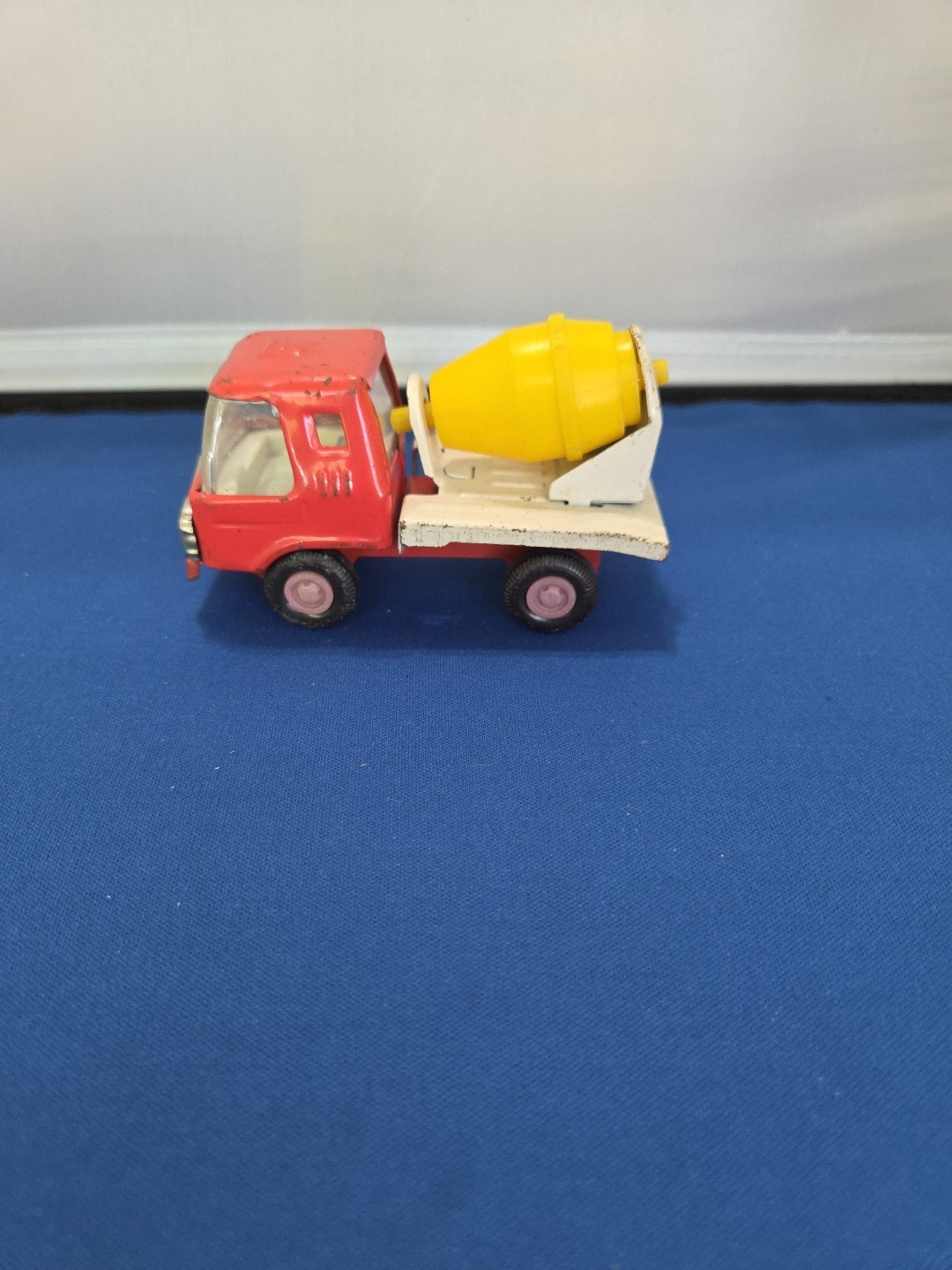 VTG TONKA Mid 1970s Mini CEMENT MIXER Truck Pressed Steel Red/Yellow White Mixer