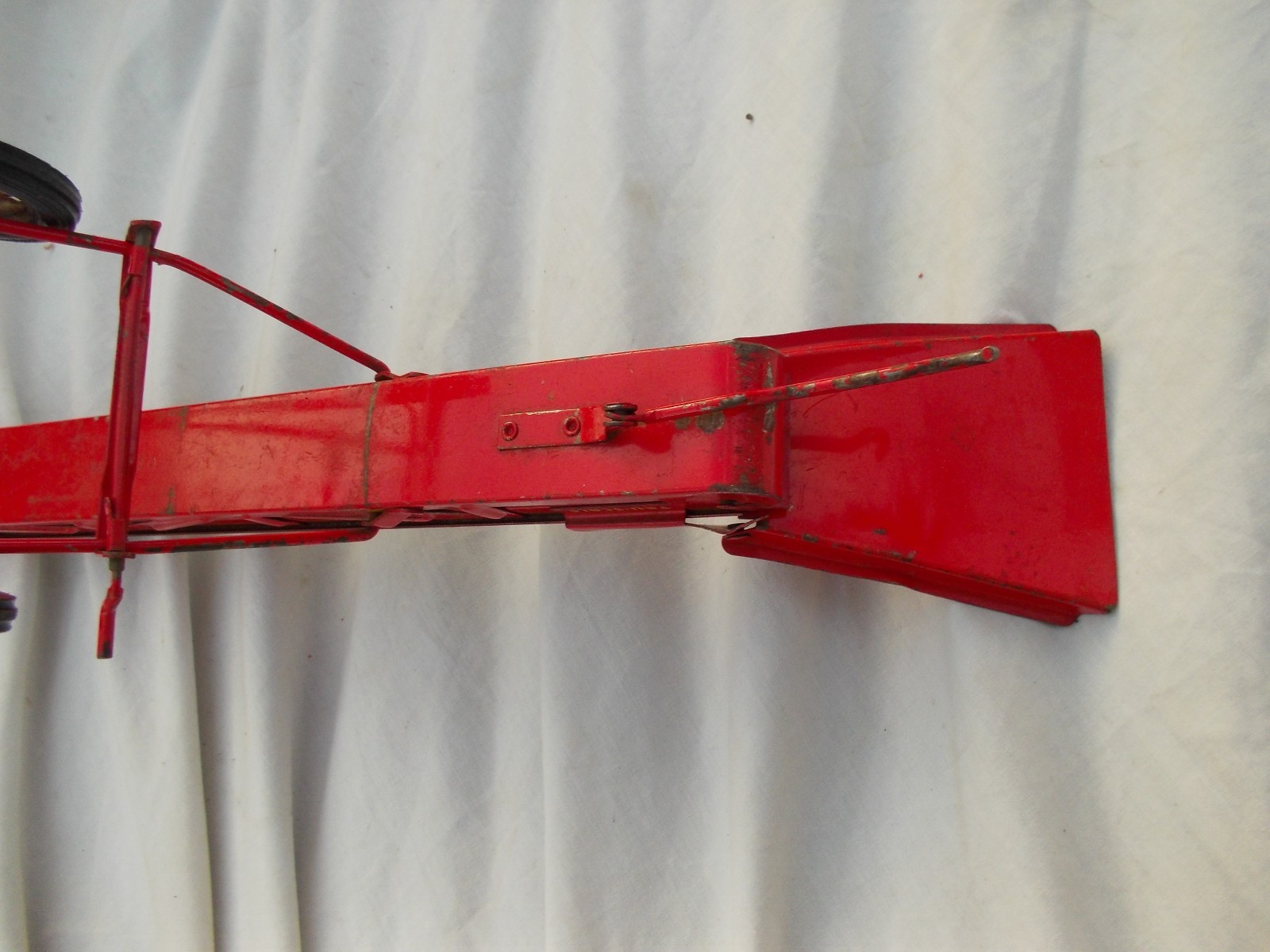 1965 True Tru Scale elevator lift 1/16 scale vintage tin farm toy WORKS NICE ORG