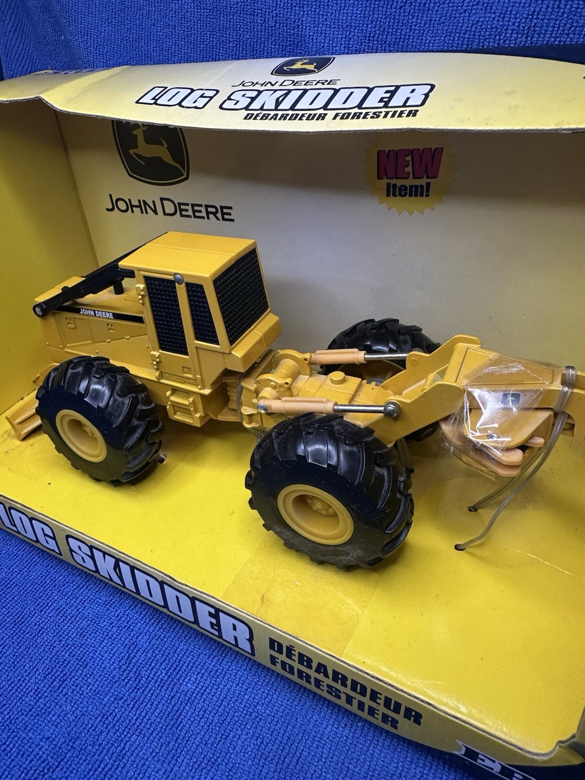 Ertl 1/32 John Deere Log Skidder yellow New In Box.