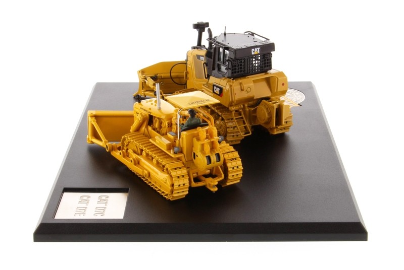 DIECAST MASTERS,CATERPILLAR D7C and D7E Bulldozer Evolution Pack, 1/50, DCM85561