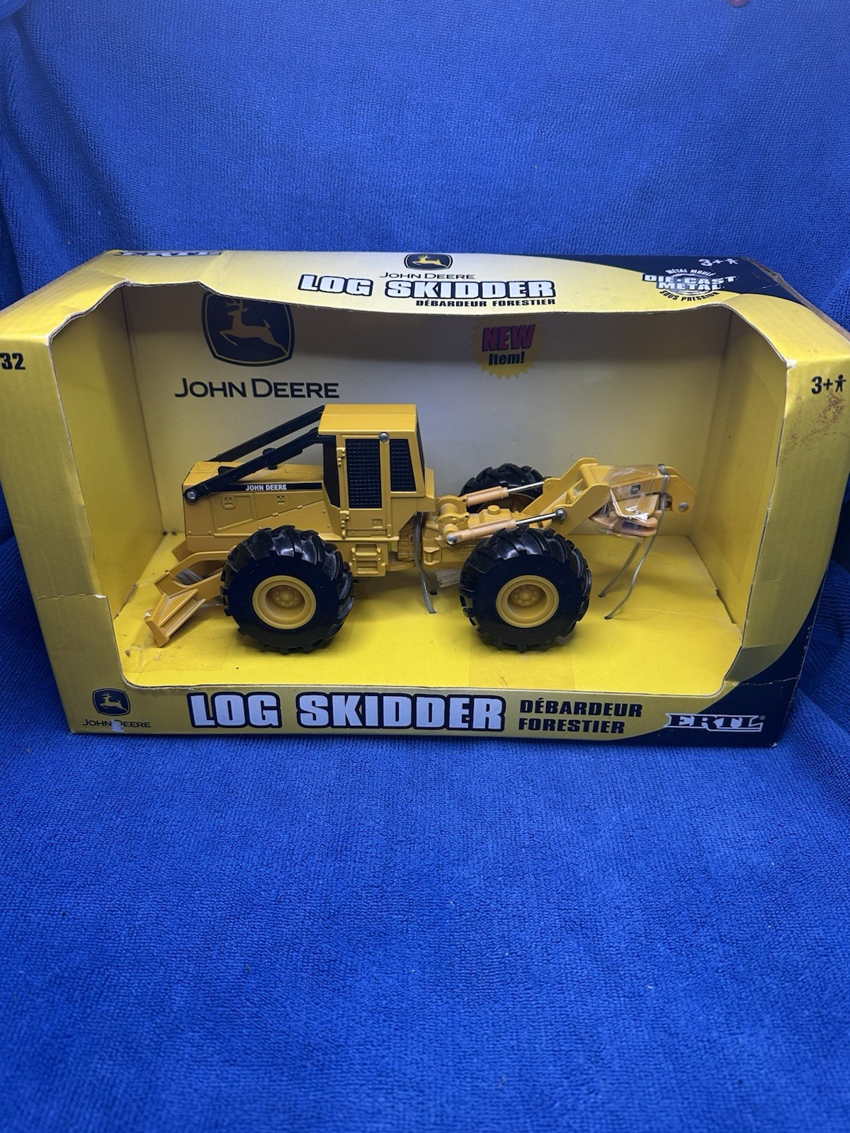 Ertl 1/32 John Deere Log Skidder yellow New In Box.