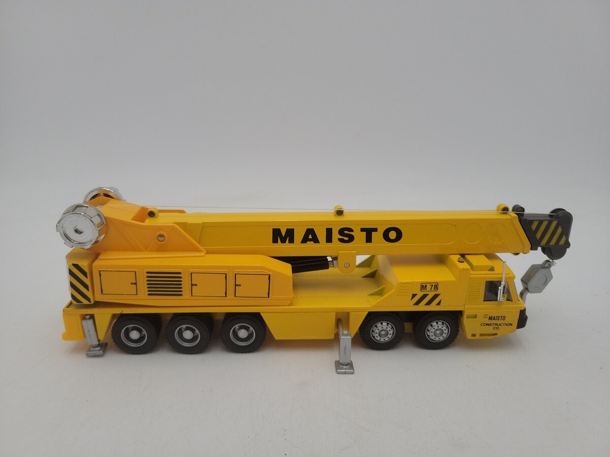 Maisto 21049 1:50 Scale Motorized Yellow Powerline Crane Truck Diecast Metal EX
