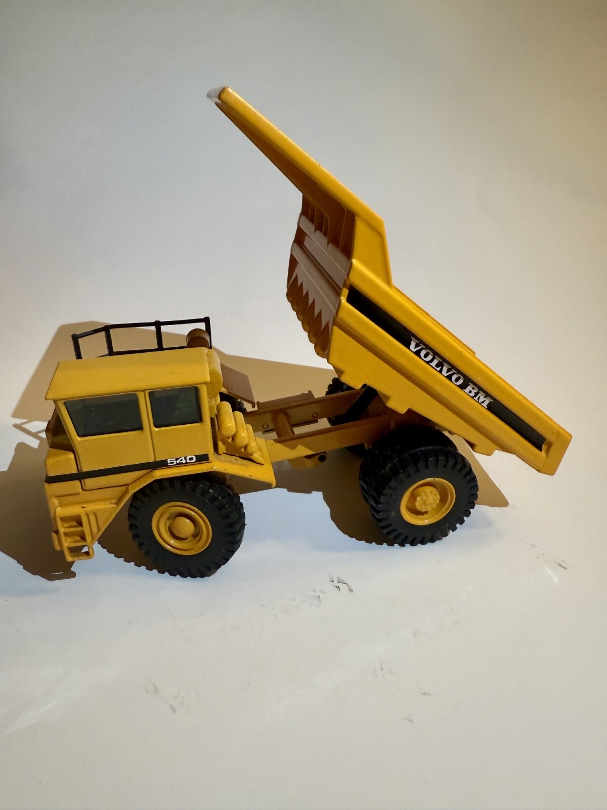 JOAL 228 VOLVO BM-540 RIGID DUMPTRUCK DUMPER – YELLOW 1:50