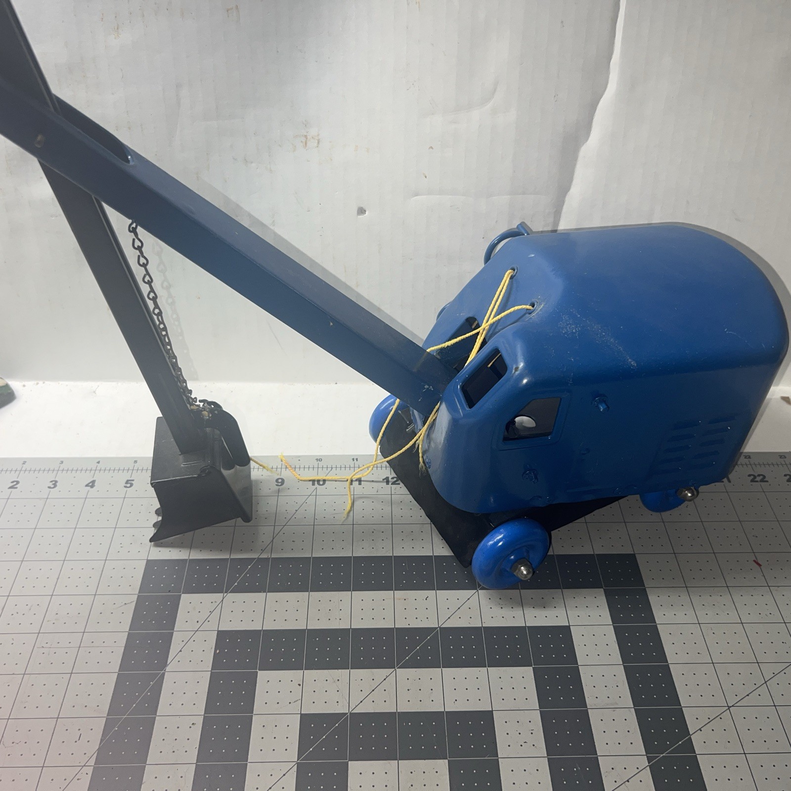 Structo Toy Pressed Steel Crane Blue Paint Mobile Winche Original
