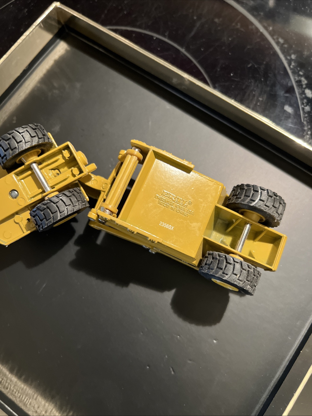Ertl Caterpillar 631E Wheel Tractor Scraper 1:50 Scale Diecast