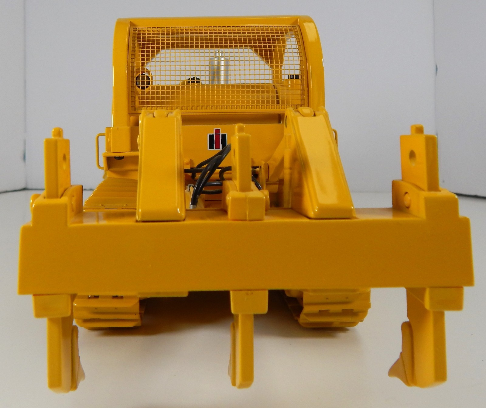First Gear 1/25 Scale IH TD-25 Dozer with Ripper – Free Shipping.