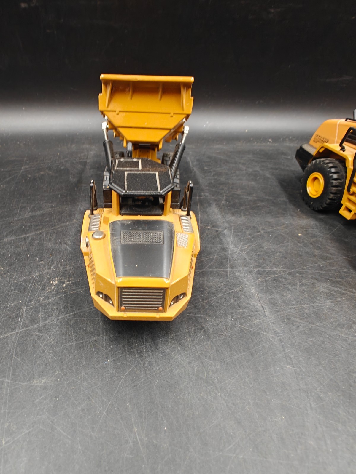 HUINA 1:50 7612 Wheeled Loader and Articulated Dump Truck Diecast MIB