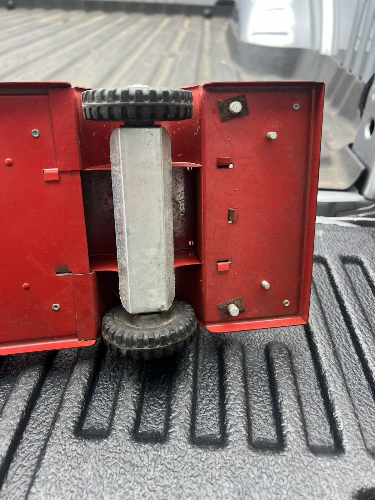 Vintage 1954 Tonka Aerial Ladder Fire Truck 33” #700-4 1st year B missing string