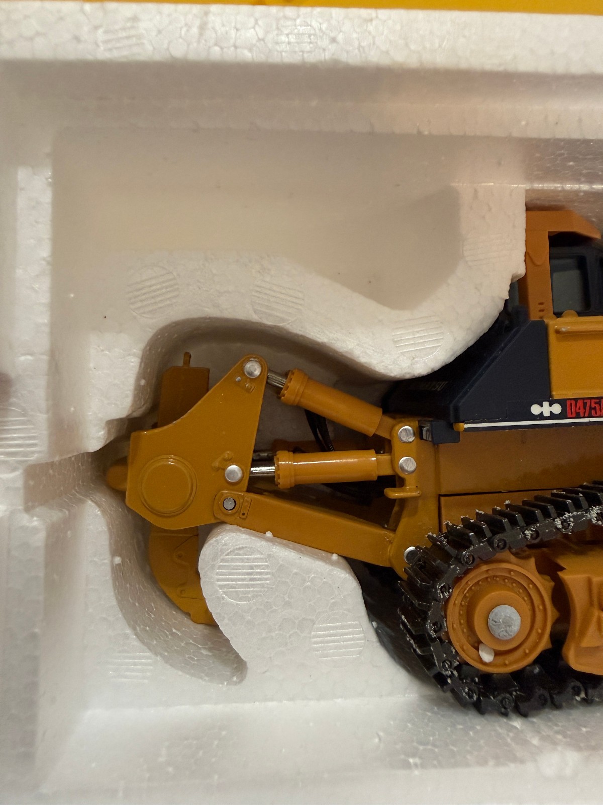 Shinsei Komatsu BULLDOZER D475A 1/50 in original Japanese Packaging
