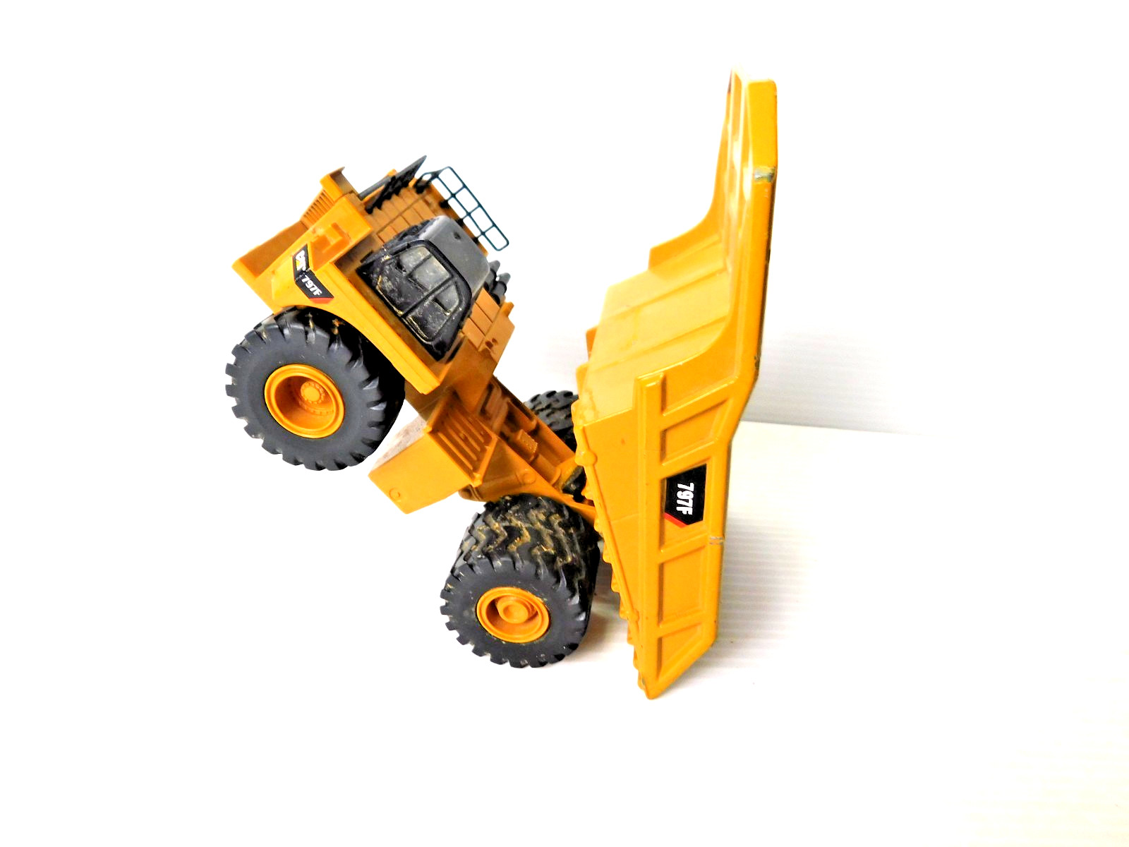 CAT 797F Dump Truck Earth Movers Caterpillar Diecast 1:101 Toy State