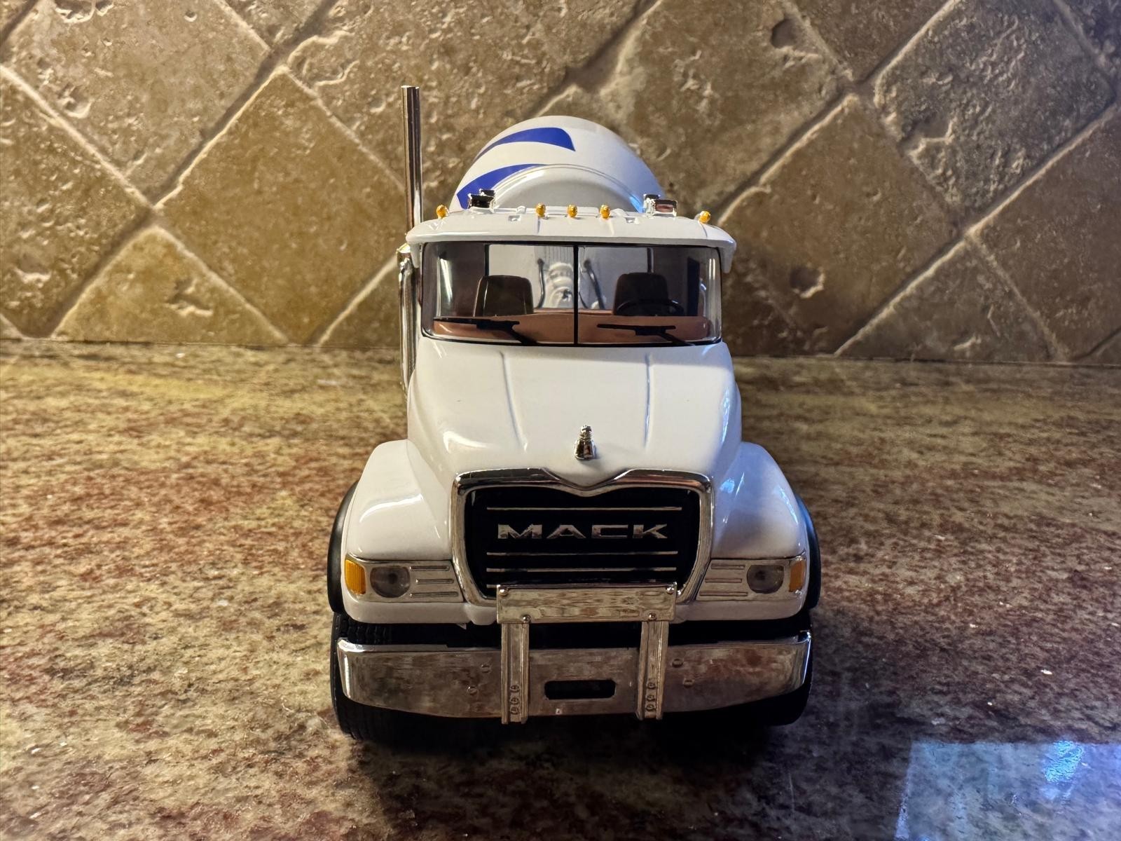CEMEX NEW LOGO RARE – FIRST GEAR 1:34 MACK GRANITE MODEL CONCRETE MIXER TRUCK