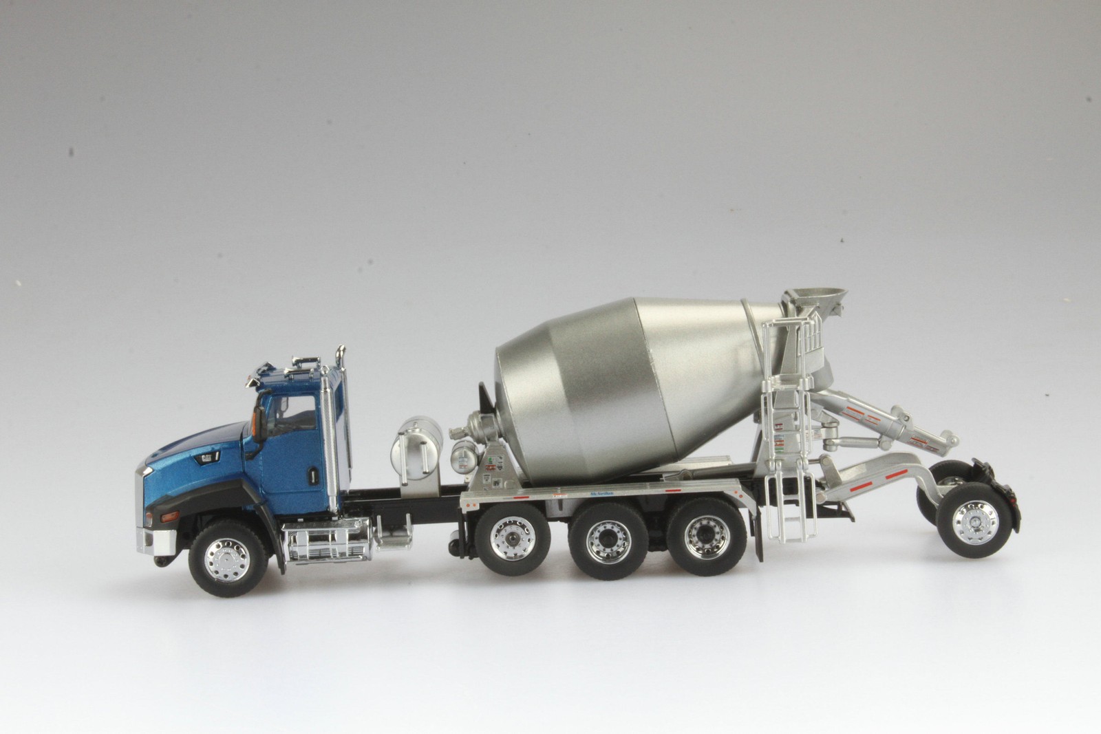DM 1:50 CAT CT660 McNeilus concrete mixer truck alloy truck model 85664