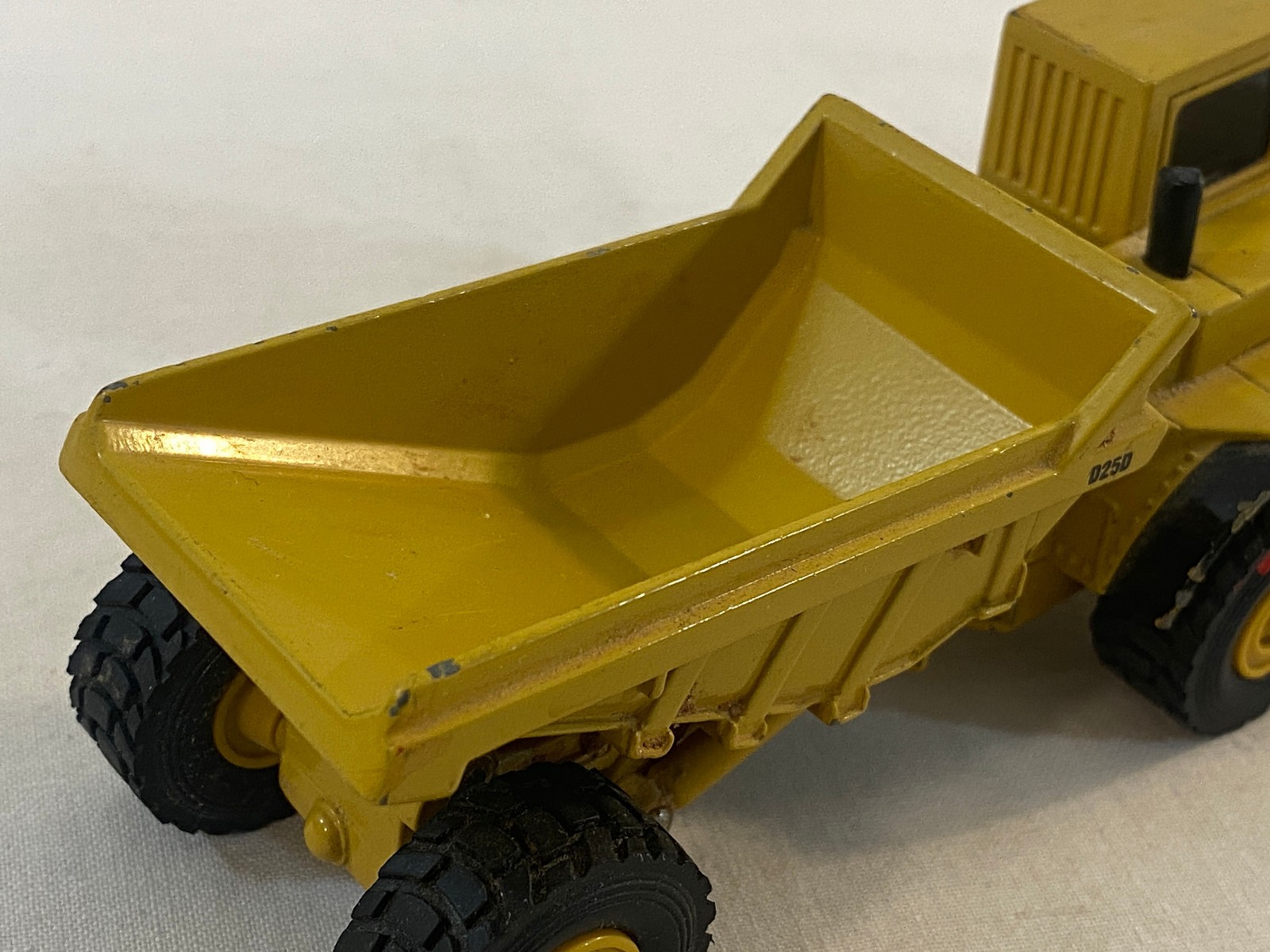 Pair ERTL Diecast CAT Dump Truck + Front Loader Toys
